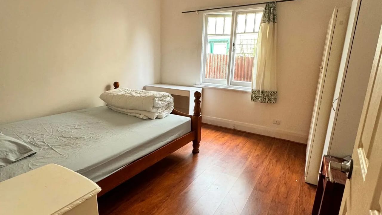 Room in a share house