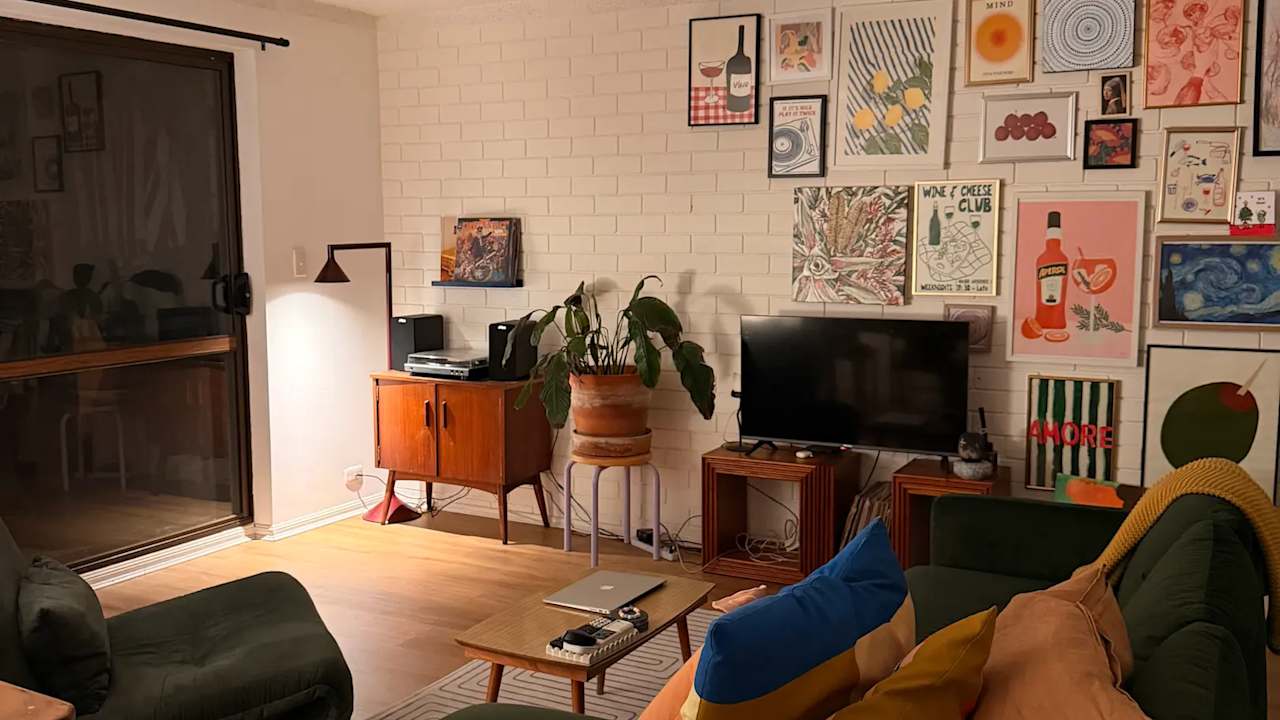 Unfurnished room in a flatshare