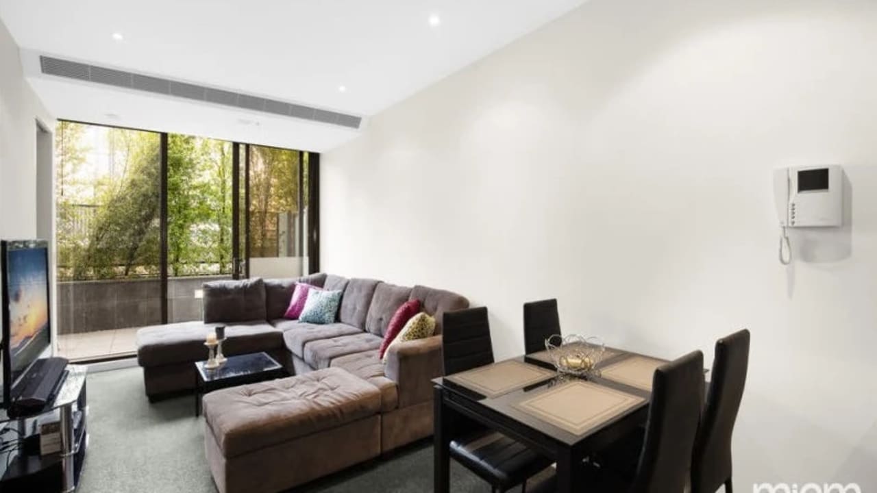 Furnished room with ensuite in a flatshare