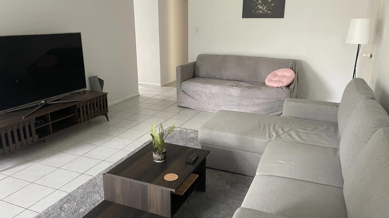 Furnished room in a flatshare