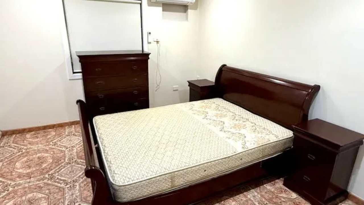 Unfurnished room studio flat for rent