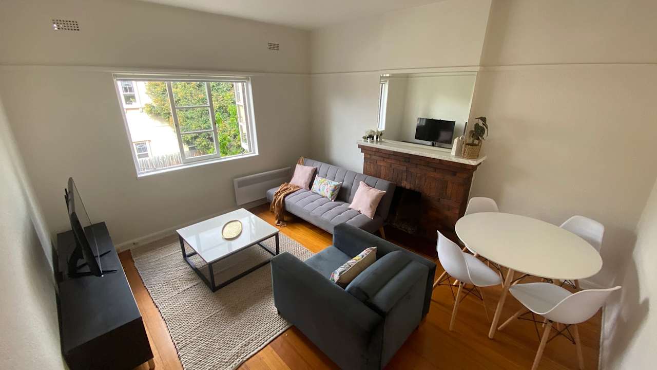 Furnished room in a flatshare