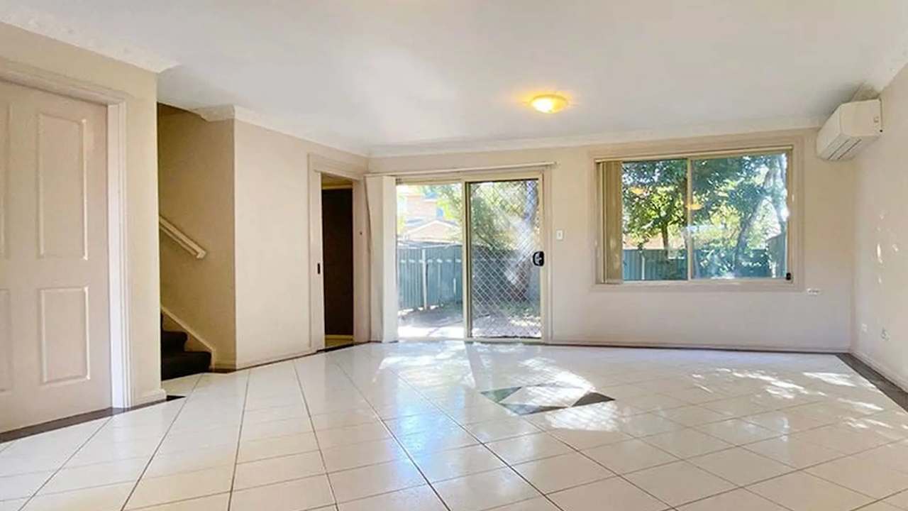 Whole property with 3 rooms for rent