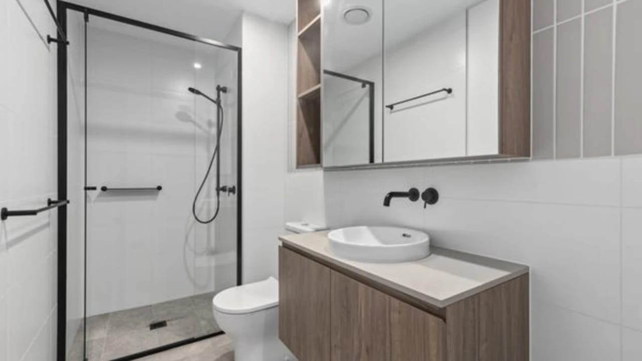 Unfurnished room with own bathroom