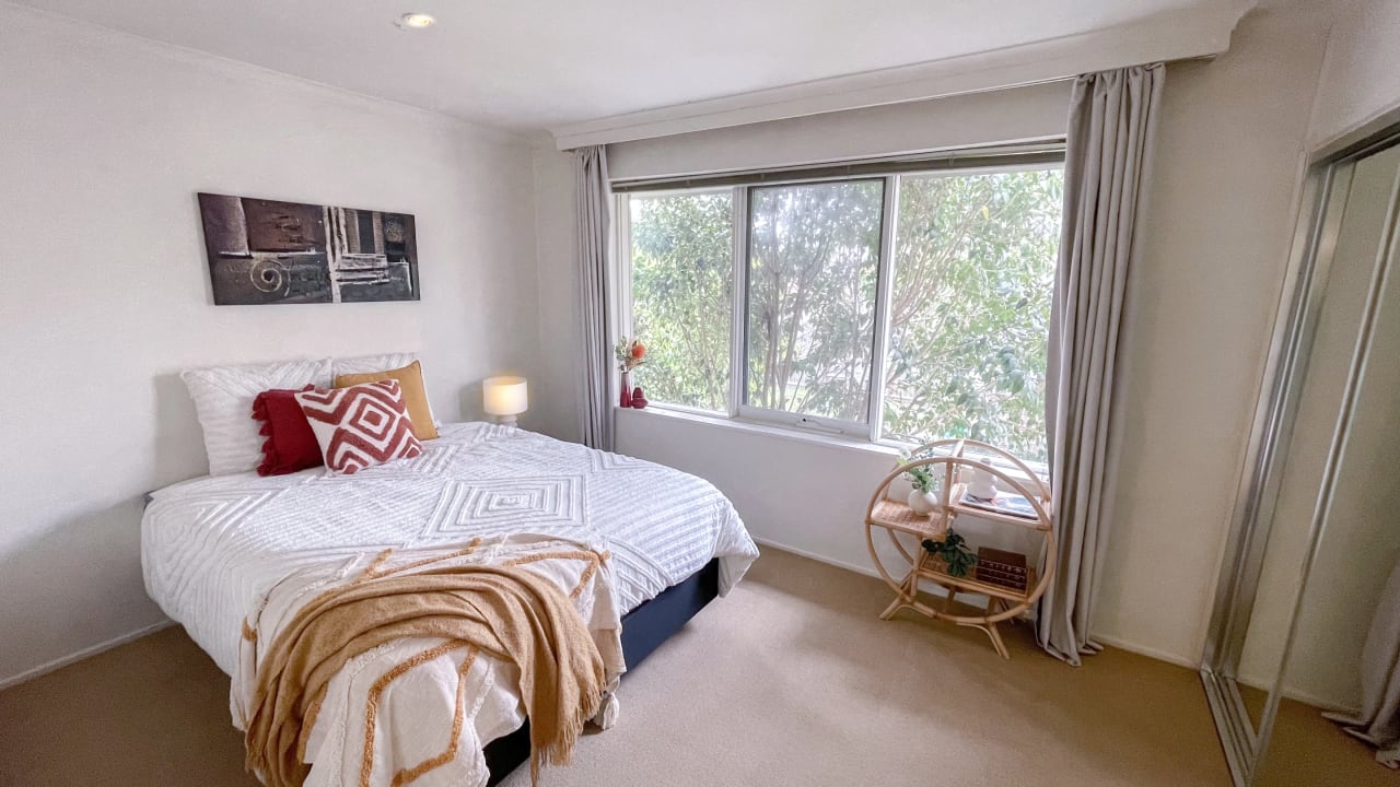 Furnished room in a flatshare