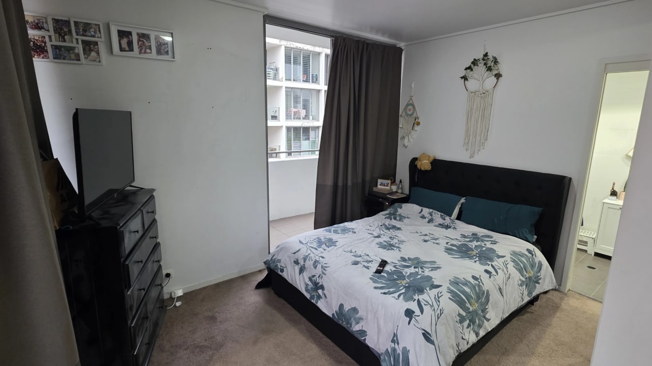 Furnished room with ensuite in a flatshare