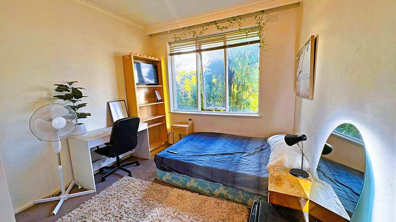 Furnished room in a flatshare