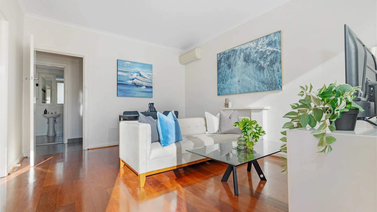 Whole property with 2 rooms for rent