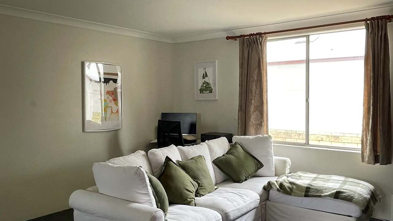 Unfurnished room in a flatshare