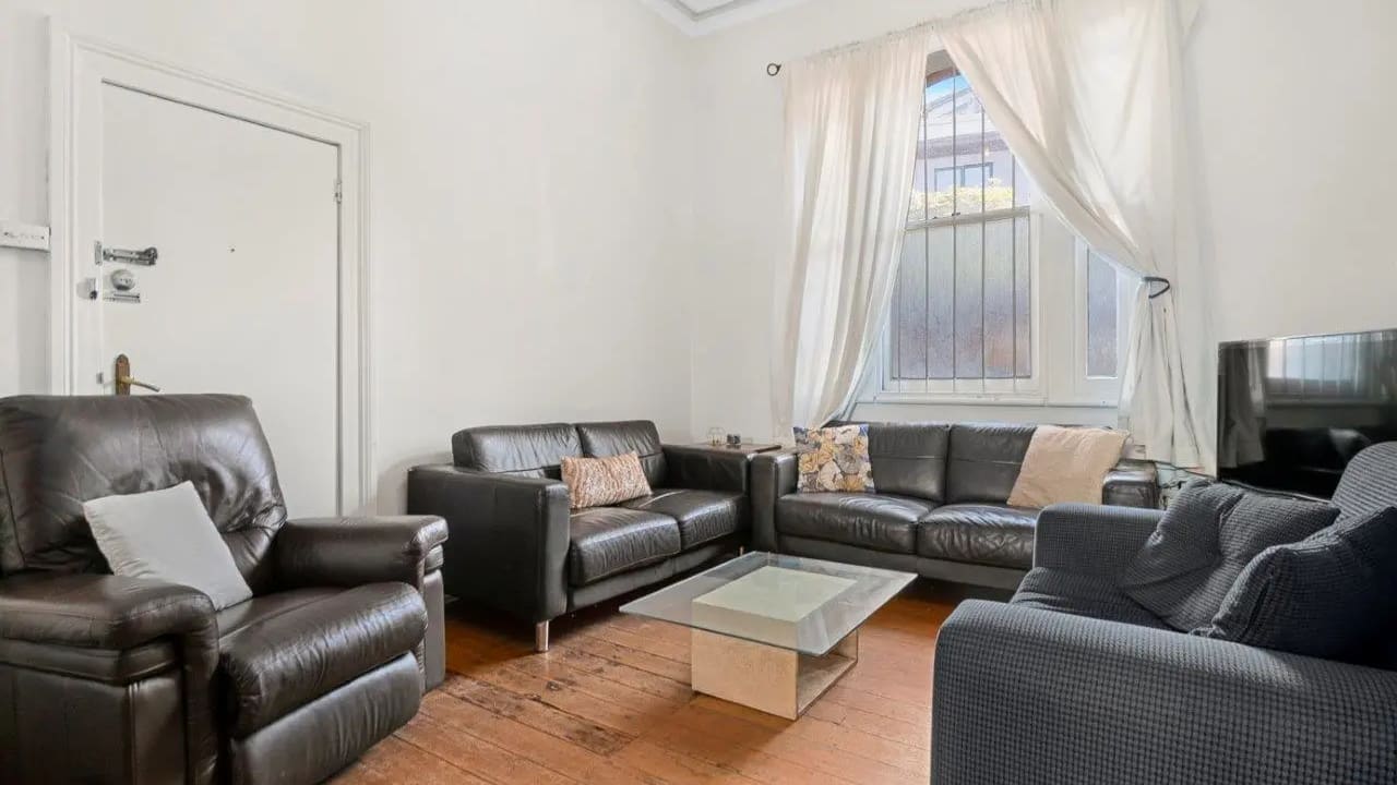 Furnished room in a share house