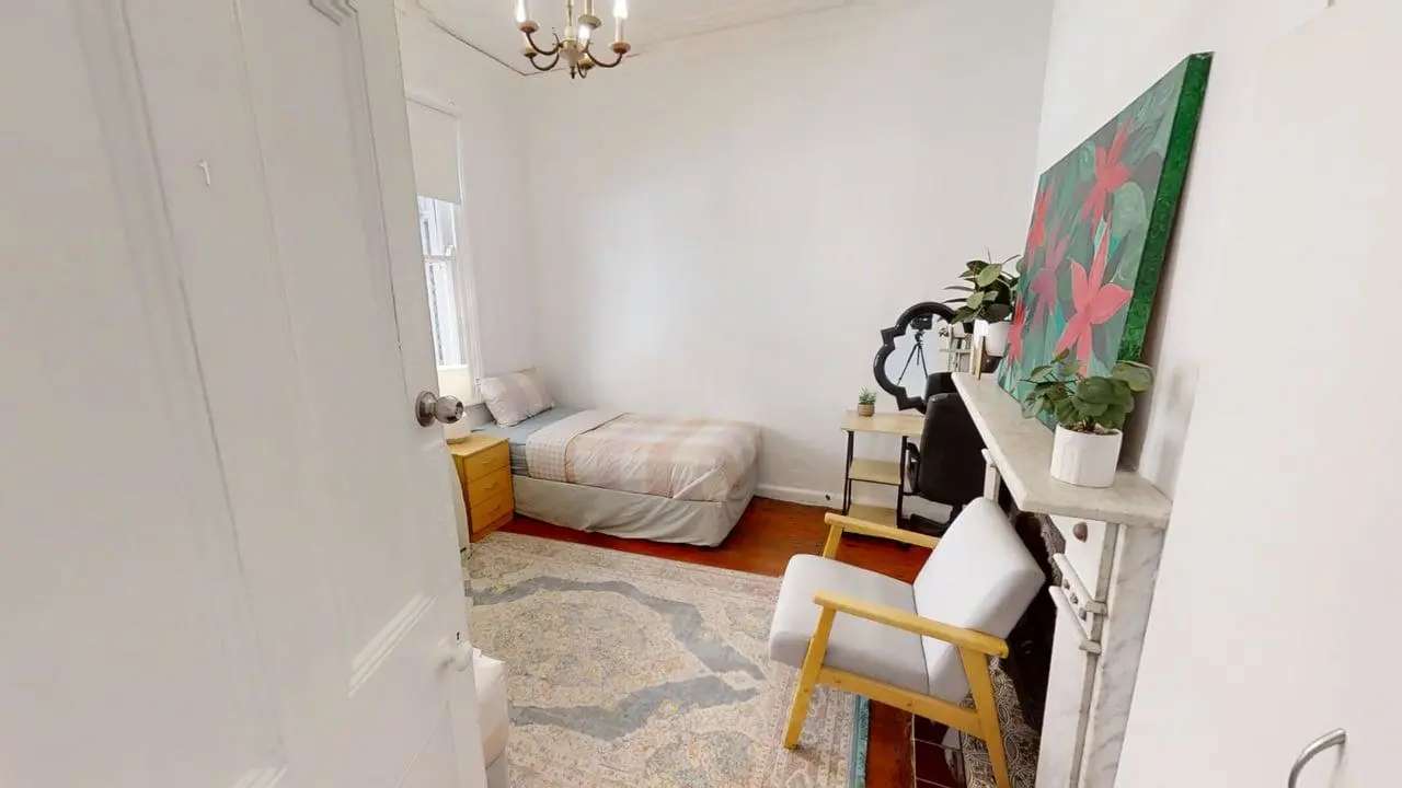Furnished room in a share house
