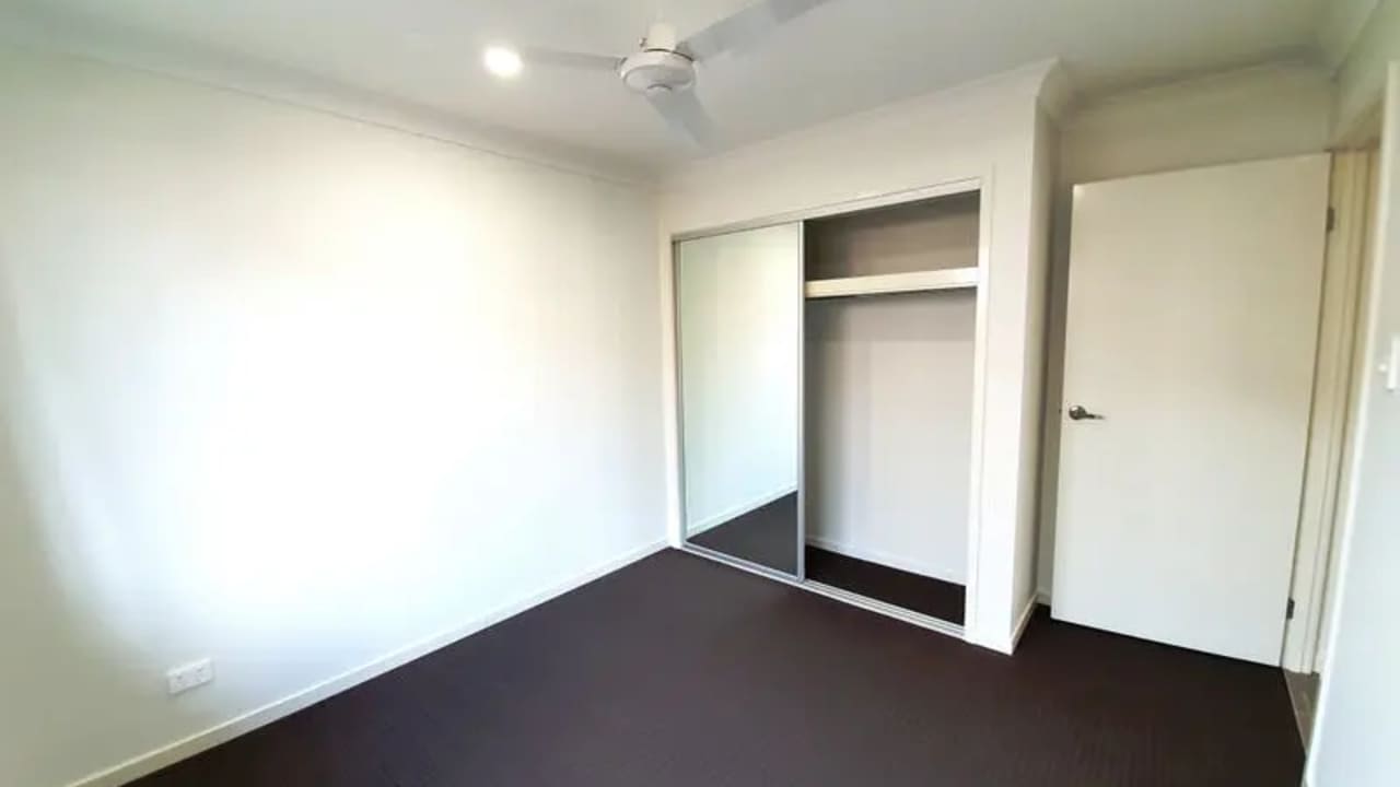 Room in a share house