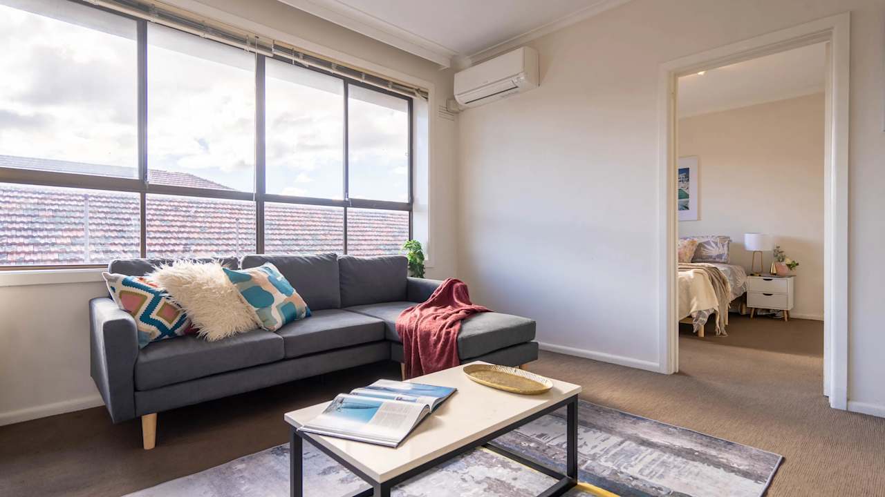 Furnished room in a flatshare