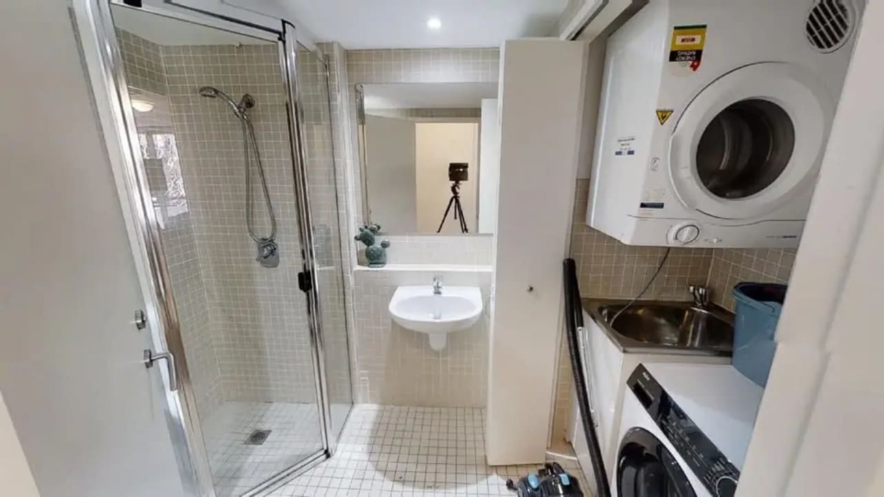 Furnished room in a flatshare