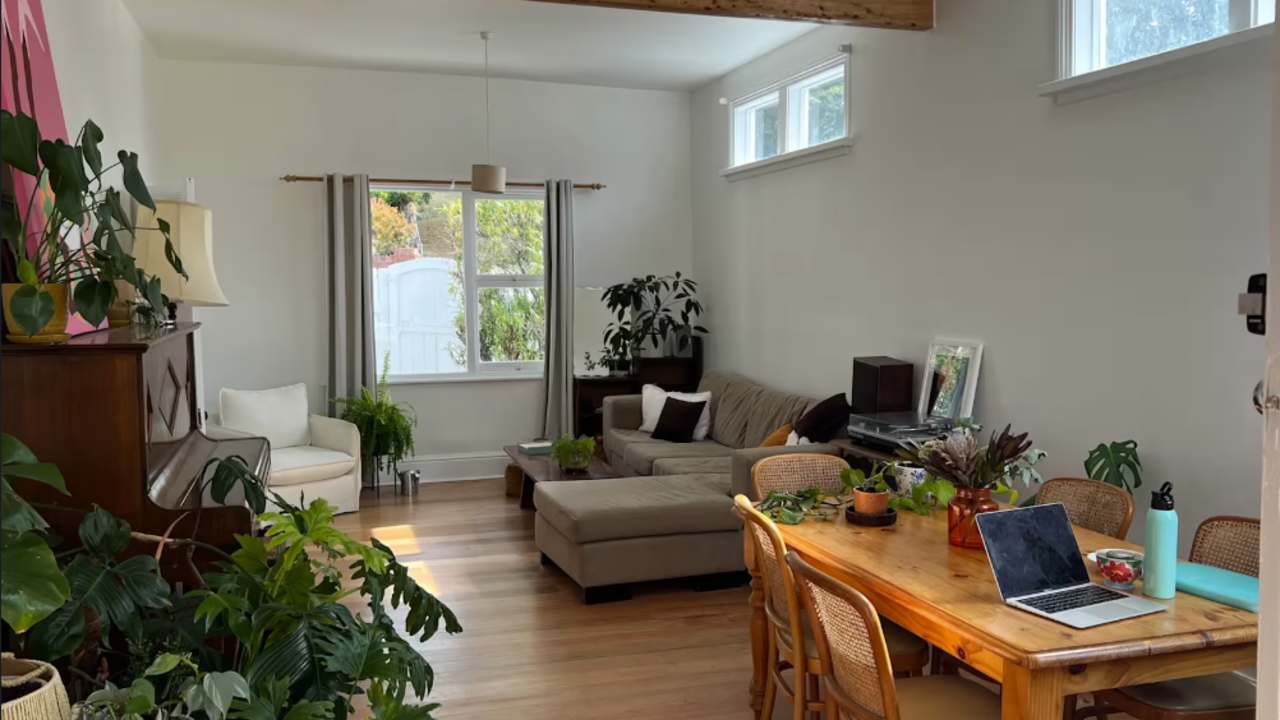 Room in a share house