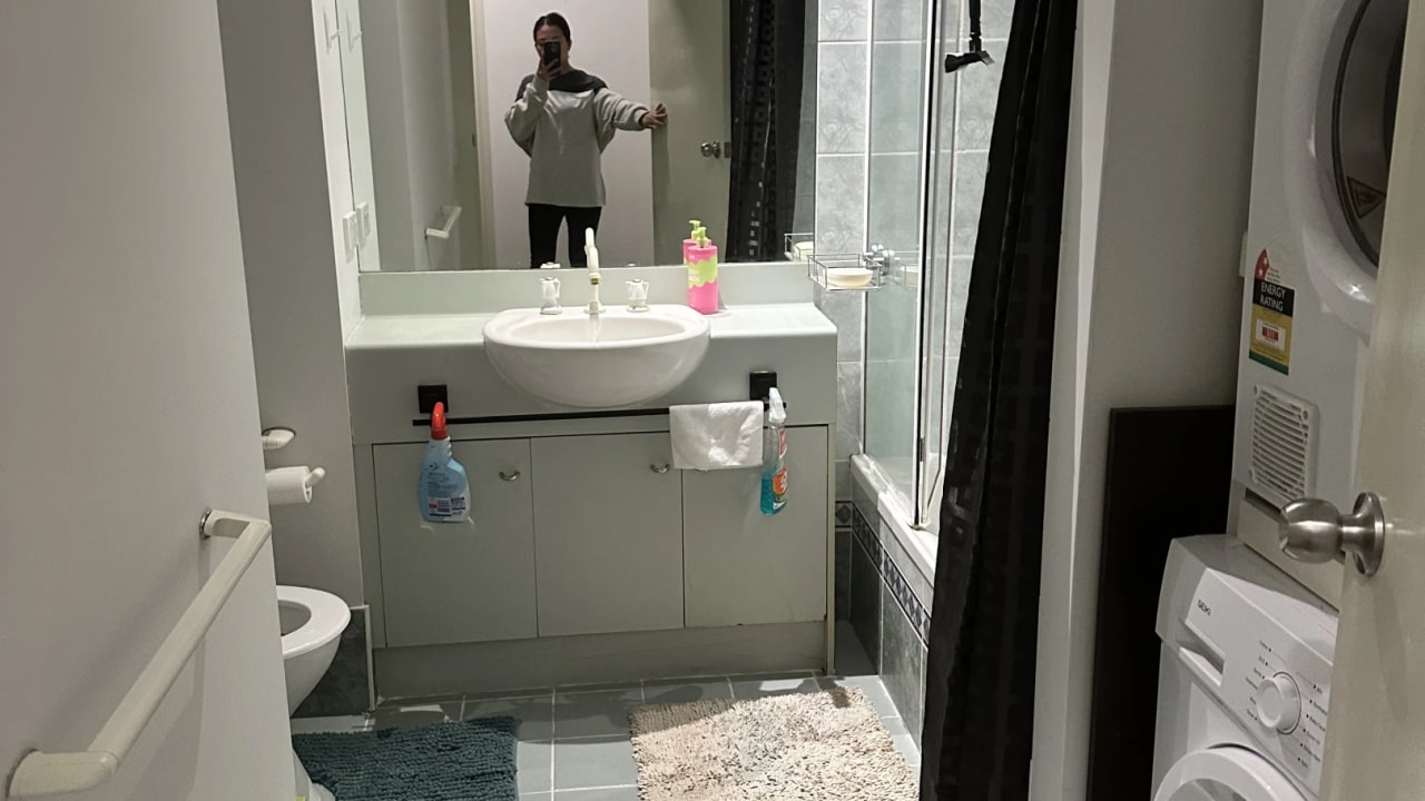 Furnished room in a share house