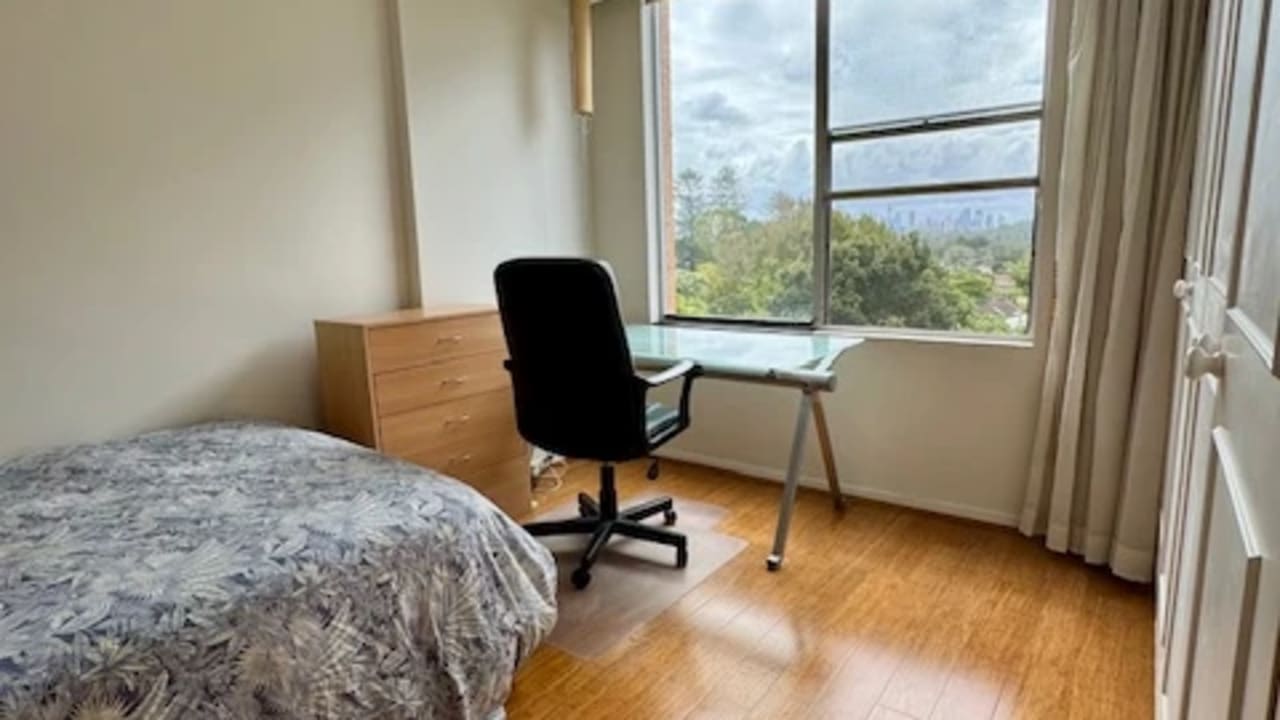 Furnished room in a flatshare