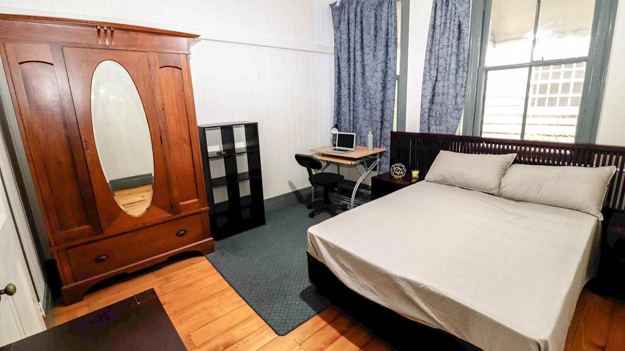 Furnished room in a share house