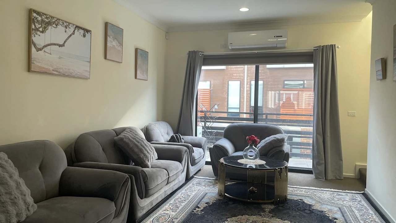 Furnished room in a flatshare
