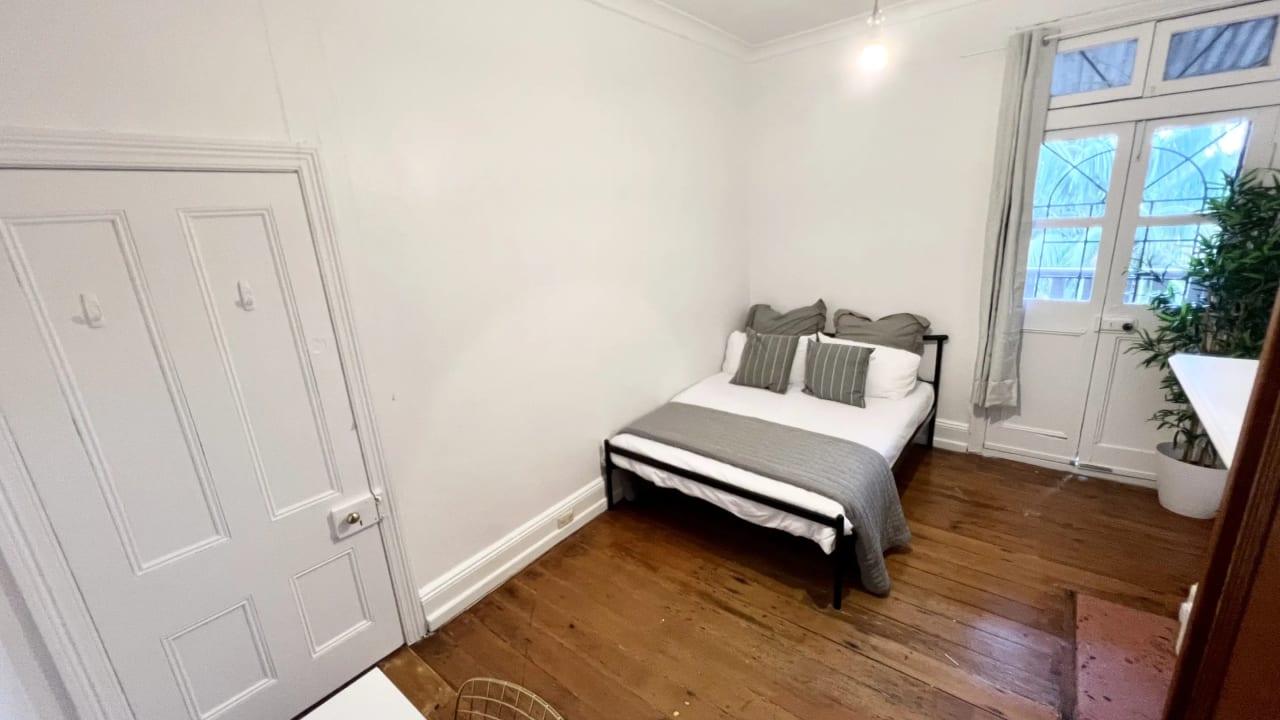 Room in a share house