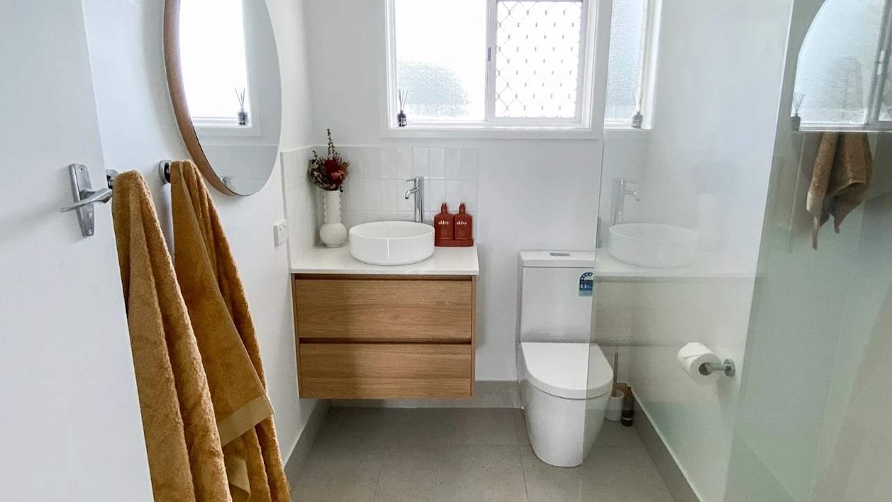 Unfurnished room in a flatshare