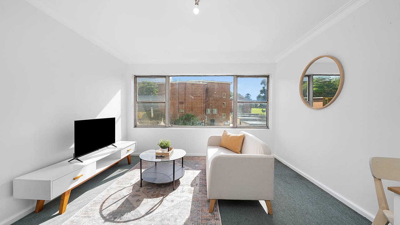 Whole property with 1 room for rent
