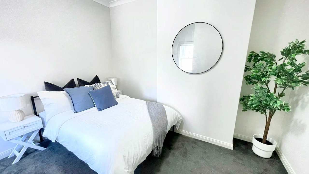 Room in a share house