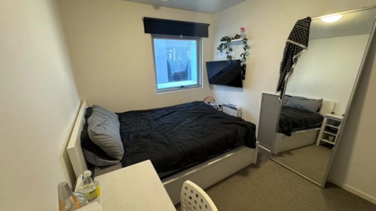 Furnished room in a flatshare
