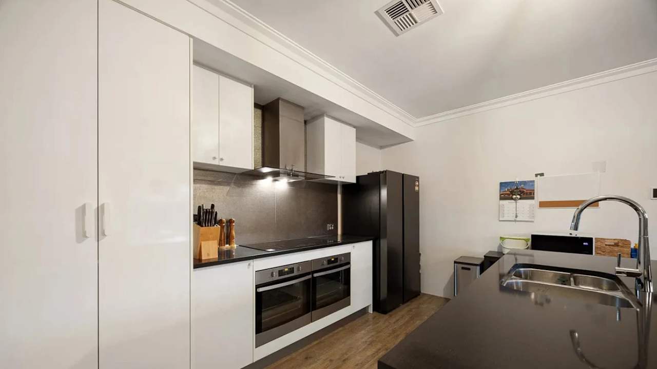 Room in a share house