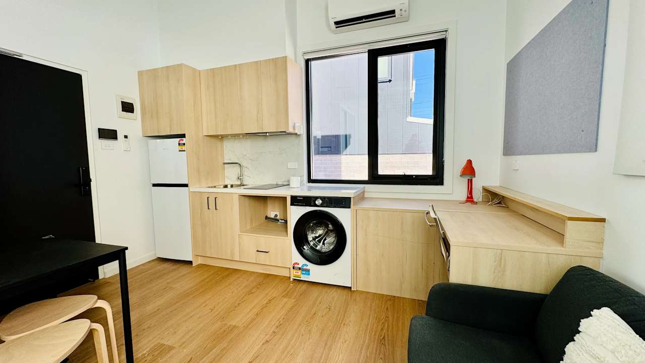 Furnished room with ensuite in a flatshare