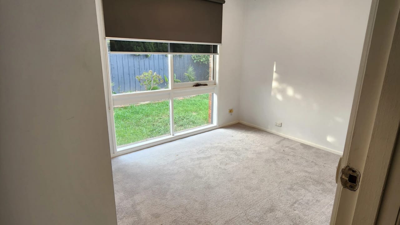 Unfurnished room in a flatshare