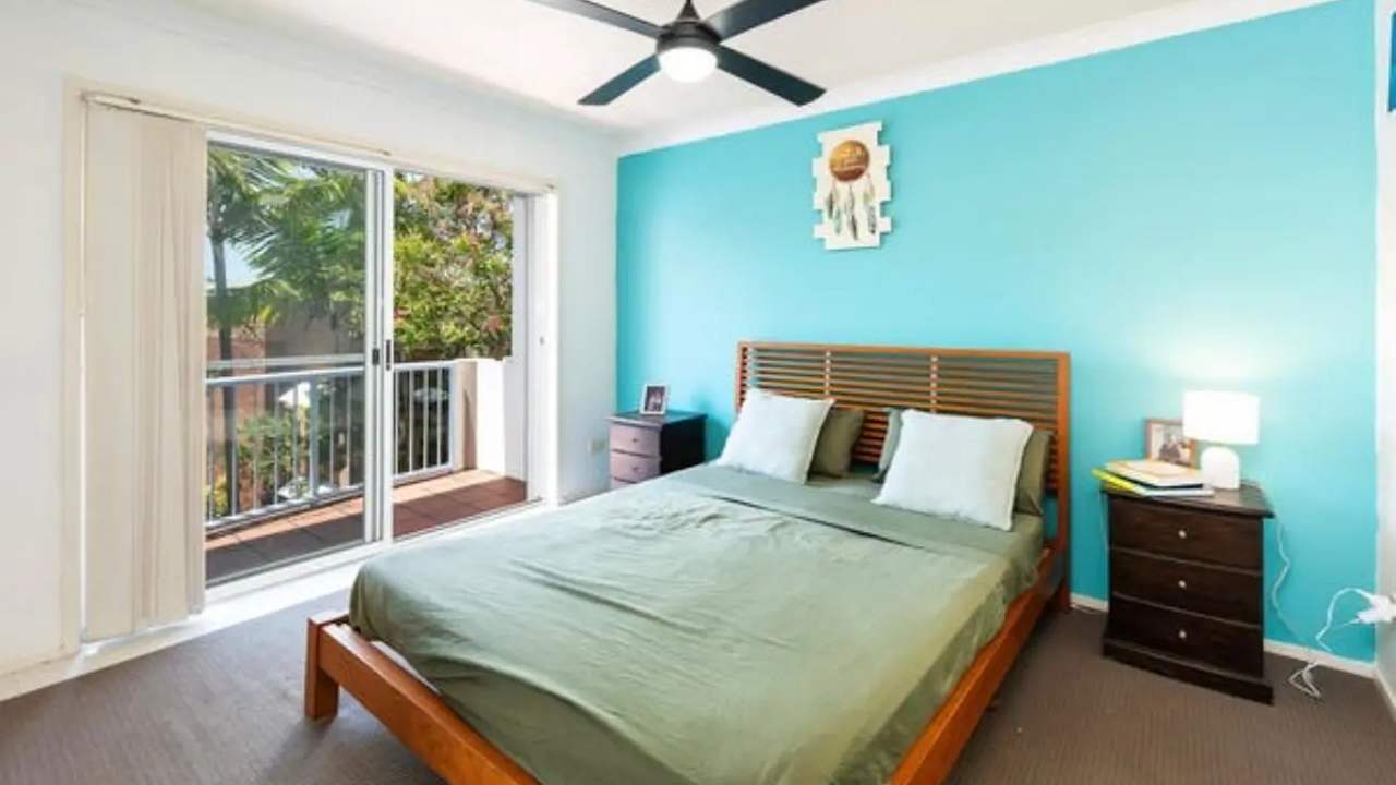 Furnished room with ensuite in a flatshare