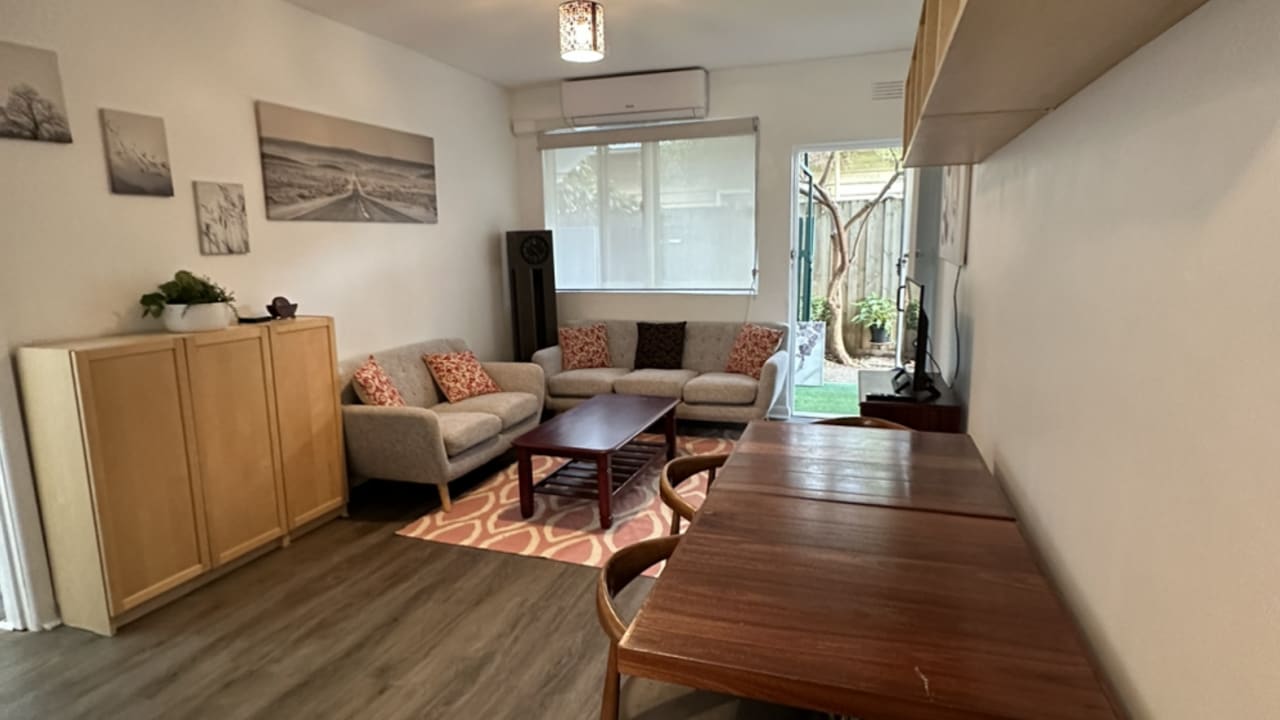 Furnished room in a flatshare