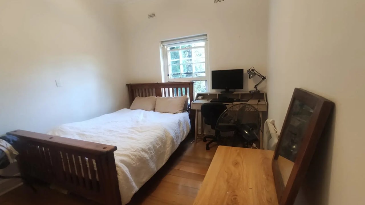 Furnished room in a flatshare