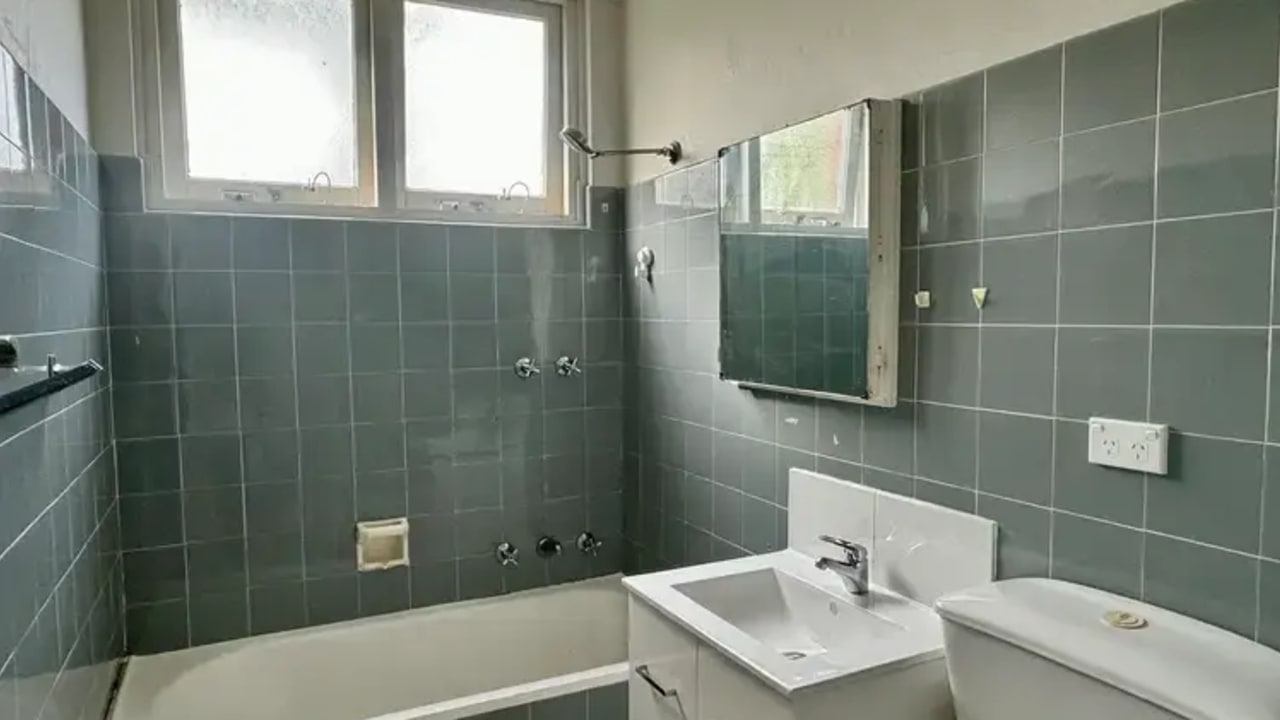 Unfurnished room in a flatshare