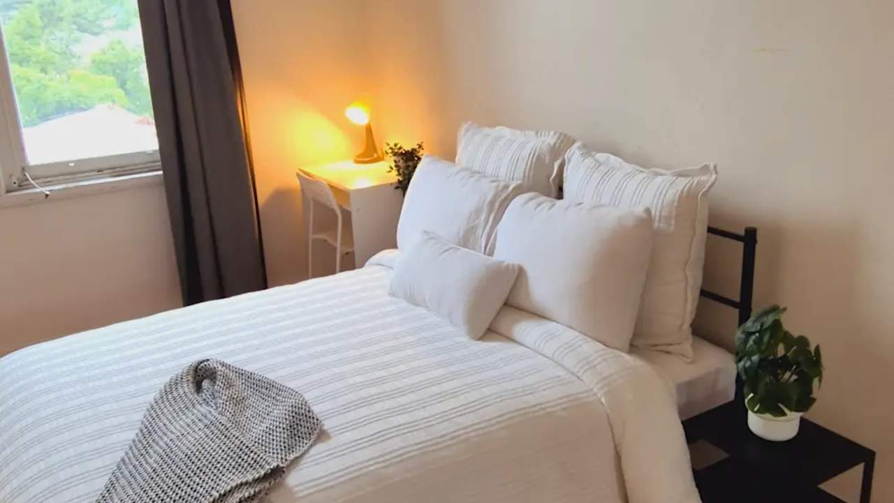 Furnished room in a share house