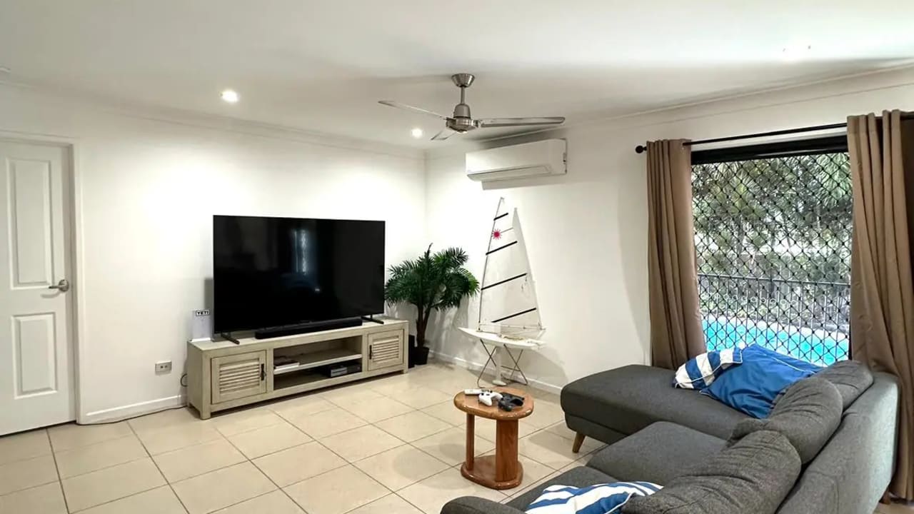 Furnished room in a share house