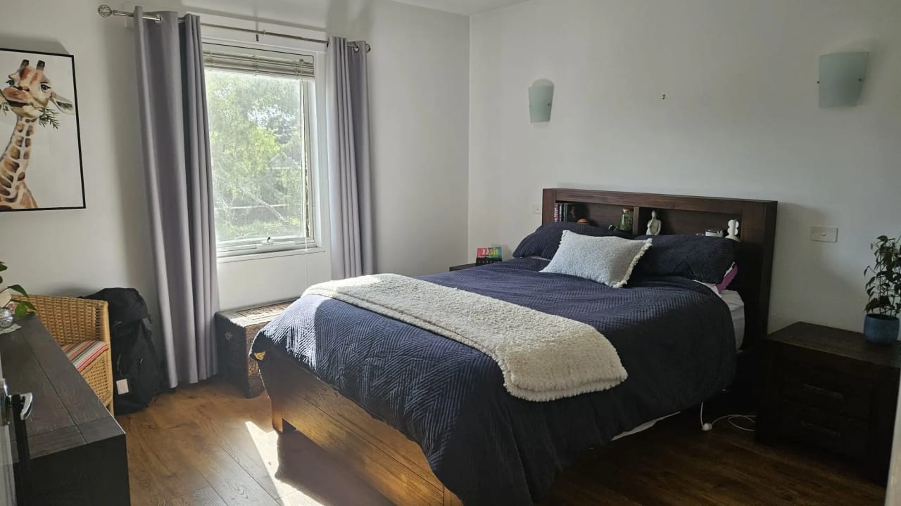 Furnished room in a flatshare