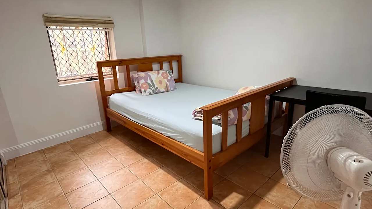 Room in a share house