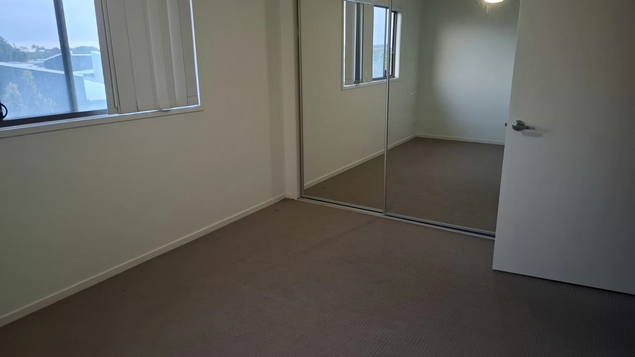 Unfurnished room with own bathroom