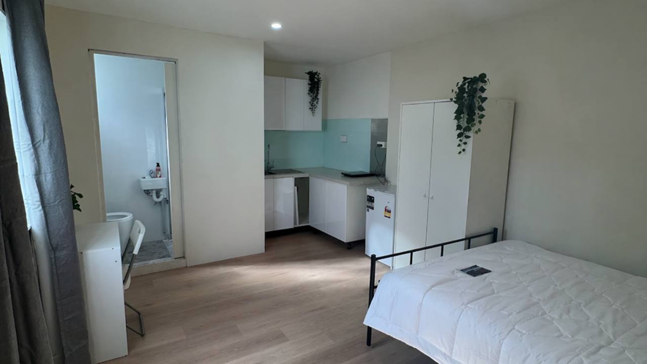 Furnished room studio flat for rent