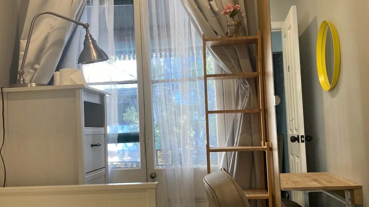 Furnished room in a flatshare