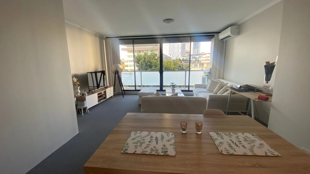 Furnished room with ensuite in a flatshare