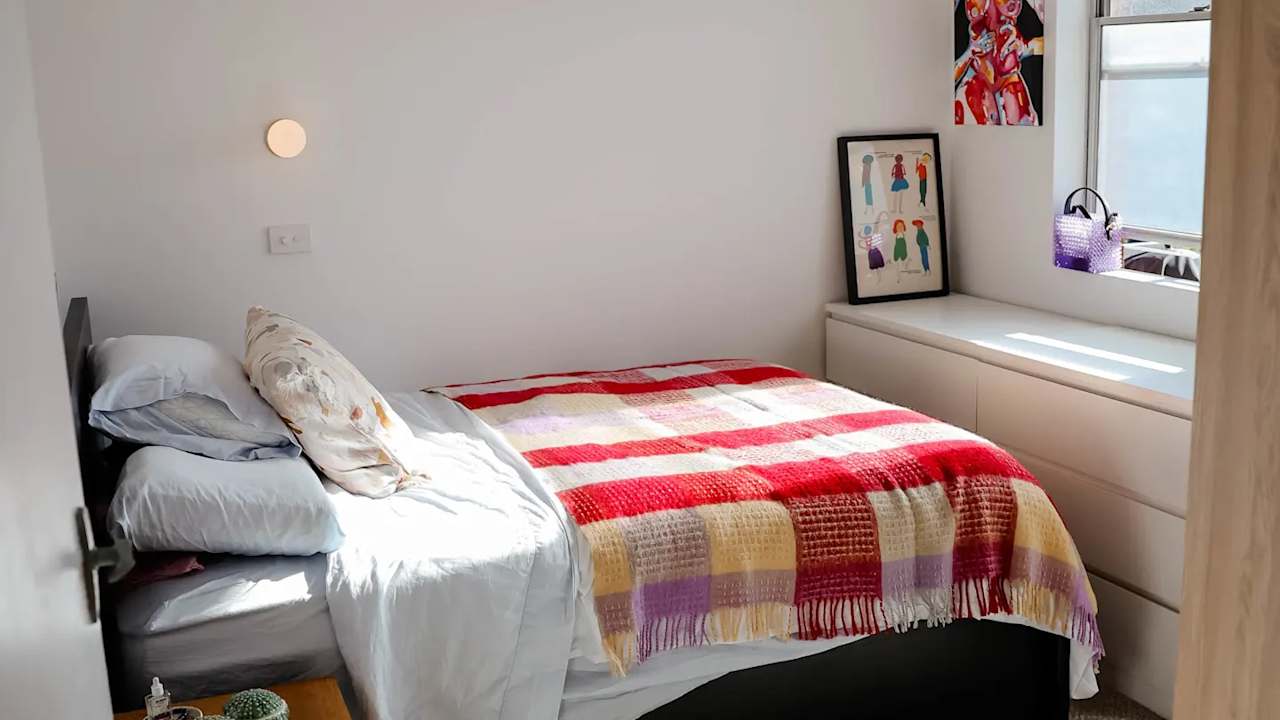 Furnished room in a flatshare