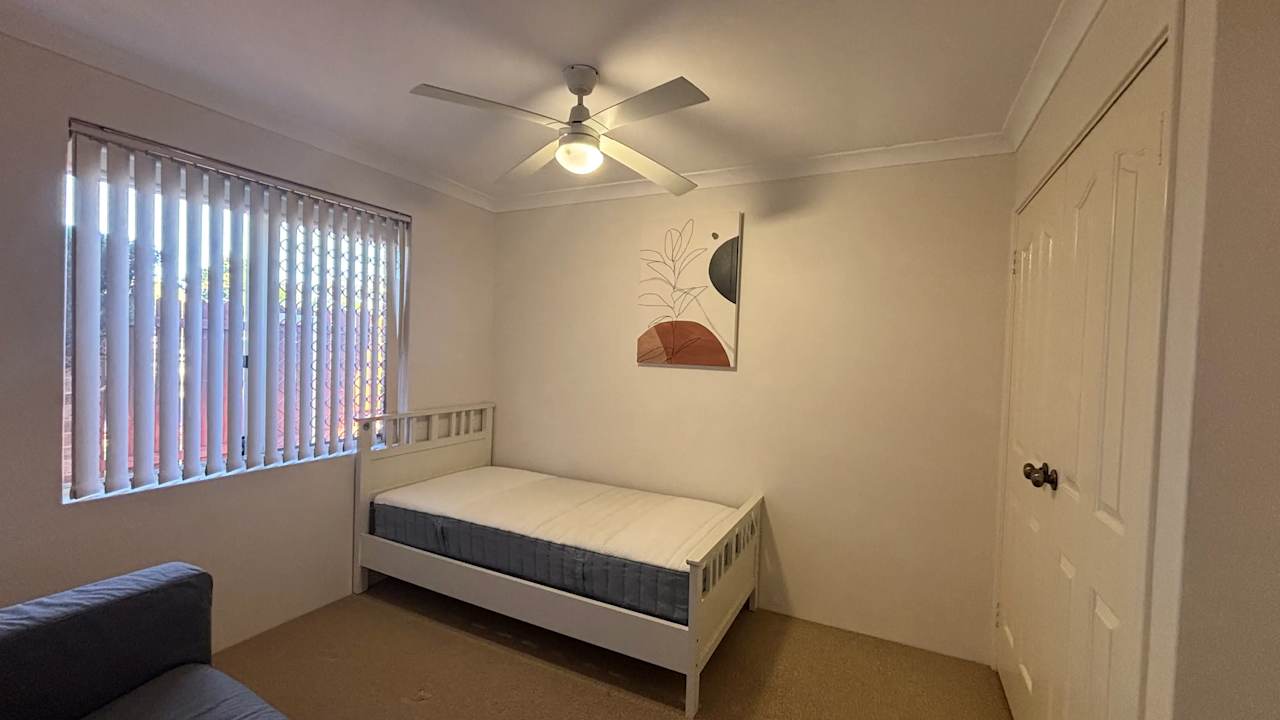Furnished room in a share house