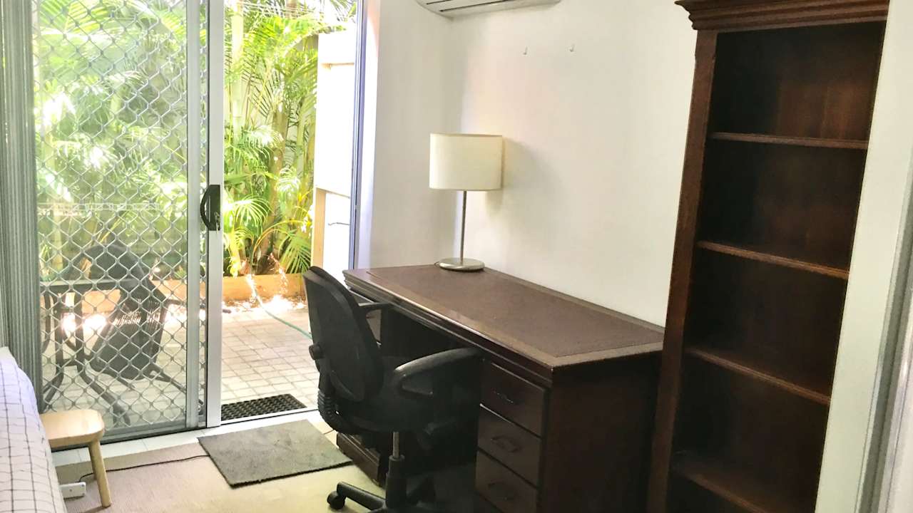 Furnished room in a flatshare