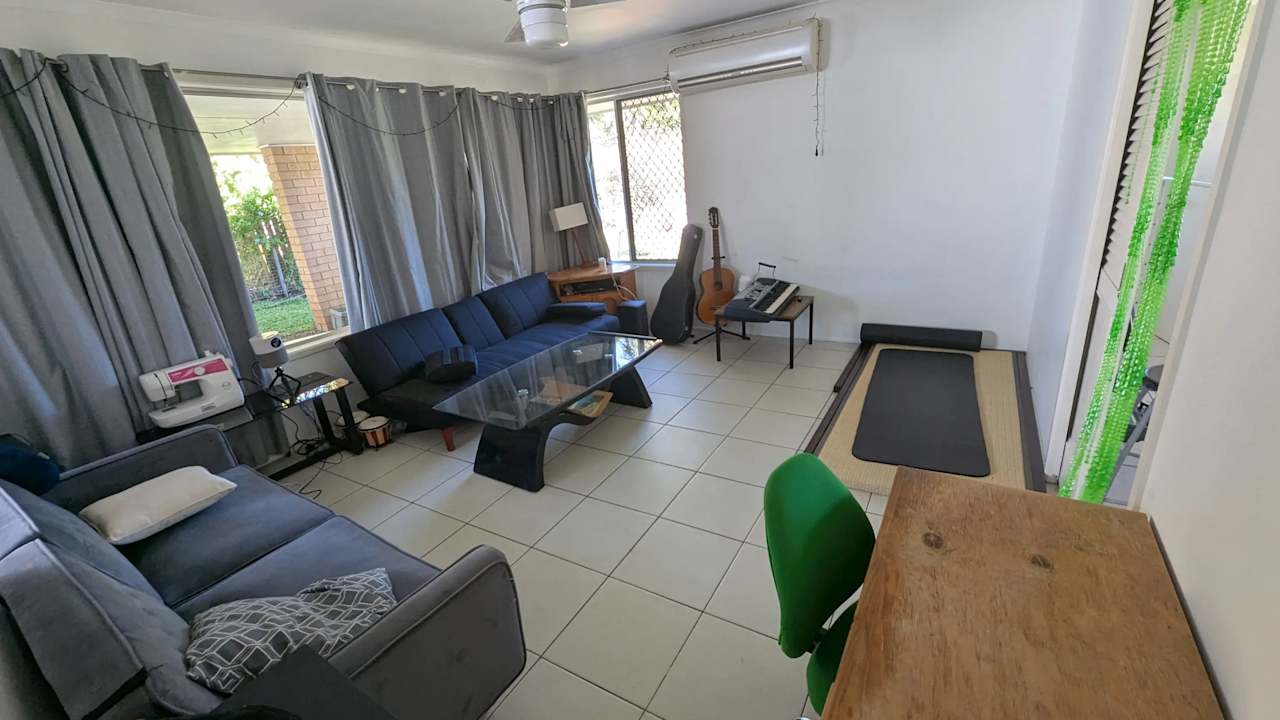 Room in a share house