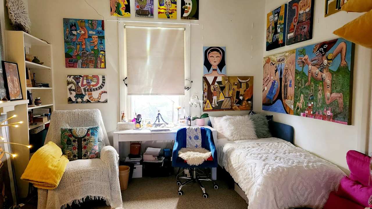 Furnished room in a share house
