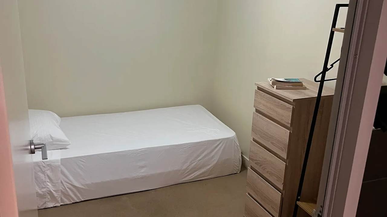 Furnished room in a flatshare