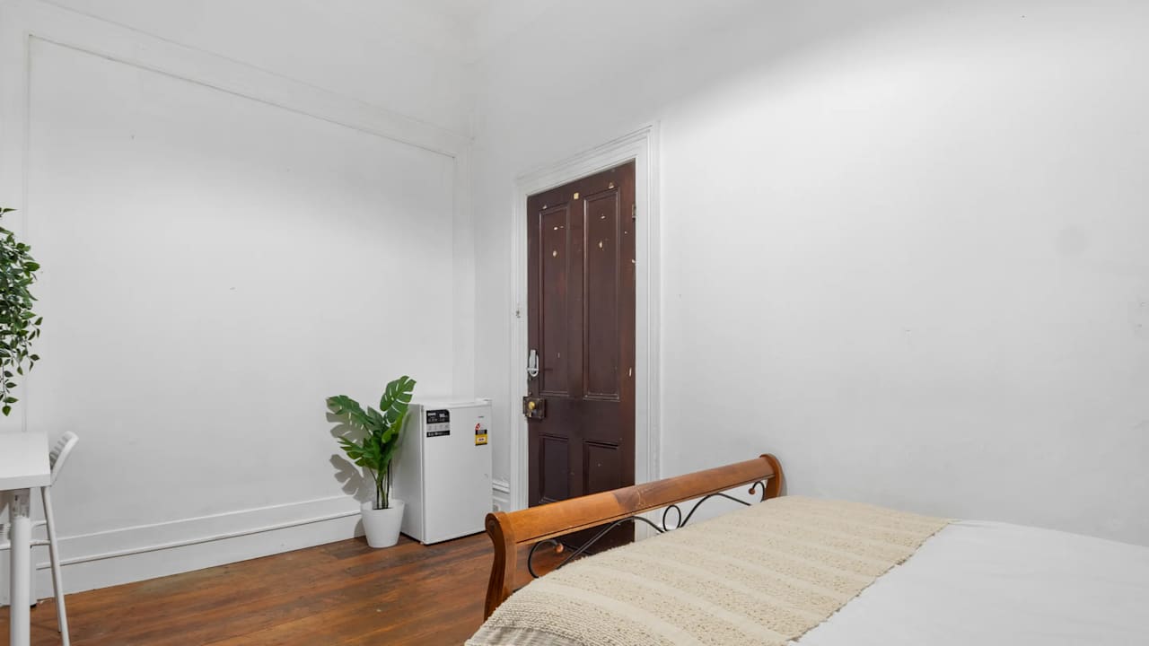 Furnished room in a share house